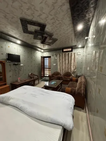 Anushri Lodge And Restaurants