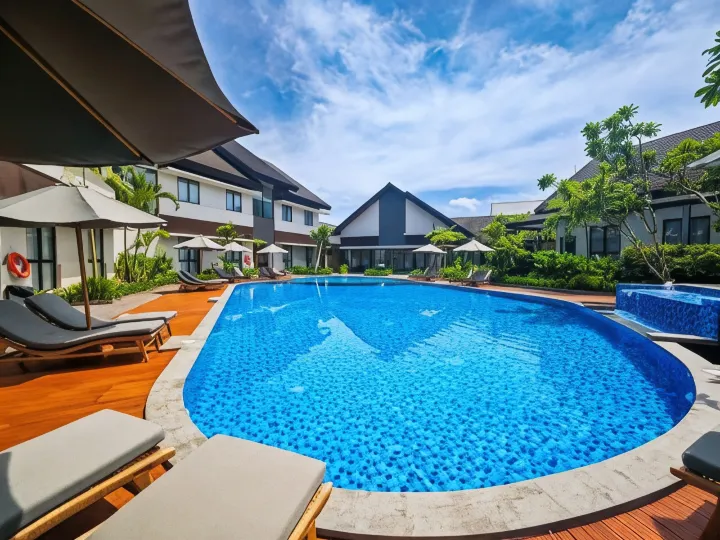 Azana Garden Hill Resort Blora