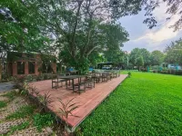 Baan Tonjaeng Hotel a Takhli
