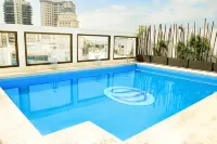 Argenta Tower Hotel & Suites - สระว่ายน้ำบนดาดฟ้า