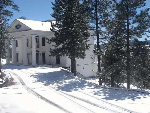Pikes Peak Paradise Bed and Breakfast فنادق في Teller County