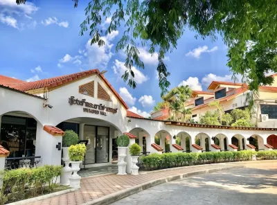 Dad D Resort by Lopburi Inn Resort Hotels in Tha Sala