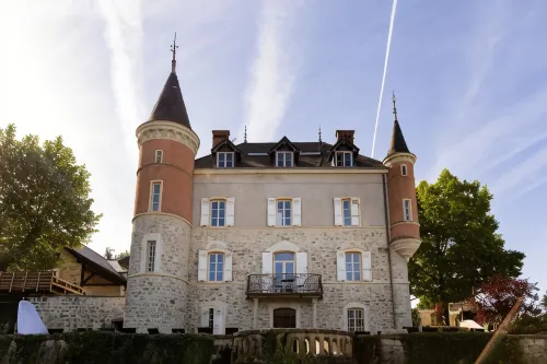 Château de Saint-Genix Отели в г. Шампаньё