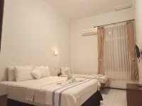 Hotel Iraa Ahmad Dahlan University Campus 1周辺のホテル