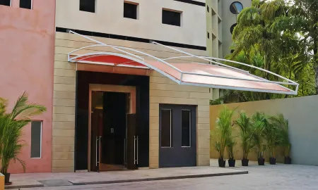 Altamira Village Hotel & Suites Отели рядом с достопримечательностью «Edificio Humboldt»