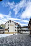 Kavkaz Hotel - parking