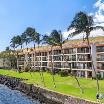 Sea La Vie Secluded Oceanfront condo, Magical Sunrise romantic honeymoon Getaway
