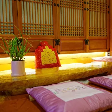 Jeonju Pungnamheon Hanok Stay Отели рядом с достопримечательностью «Jeondong Catholic Church»