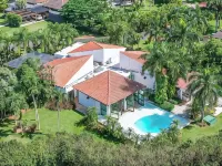Lion Quay House, Fine Art & Luxury in the Caribbean's finest Exclusive Resort Hotels near La Romana International Airport