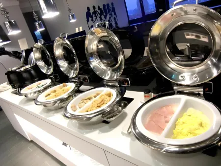 CHECK inn Express Kaohsiung Love River Отели рядом с достопримечательностью «Qijin Windmill Park»