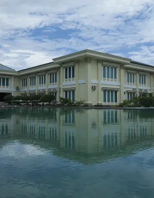 Bajau Bay Hotel & Resort Sedau 호텔