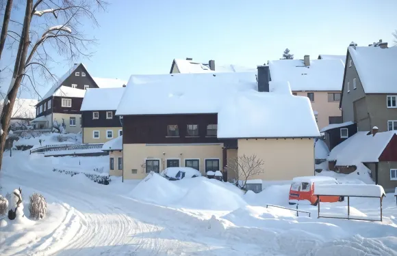 厄爾士肖樂茲勞恩斯泰恩公寓