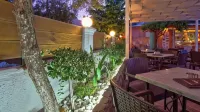 Makis Louvlis Apartments
