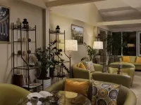 Klever Hotel โรงแรมใกล้สถานีสตรอกิโน