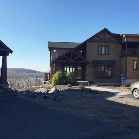 THE BLISS-Lake & Mountain View’s, 5 bedrooms 3 1/2 bathrooms in Lake Harmony.