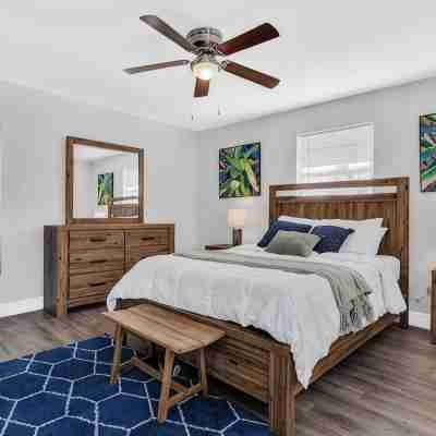 4 Bedroom Pool Home - Pet Friendly Rooms
