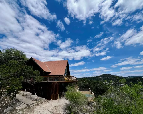 Design-forward Frio cabin with epic views & pool Hotels in Concan