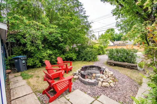 Sandy Beach Hideaway.  Cozy and Bright. Entire house steps from the Sandy Beach!