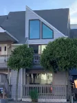 Newly Furnished Sun Drenched Duplex Private Deck Steps to the Beach & Boardwalk! - 精品