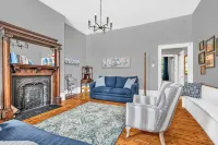 Charming first floor flat in historic old south district near waterfront - Bungalows