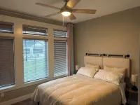 Convenient functional quiet 5 bedroom 3 bath home in Clive. Hotels in Clive