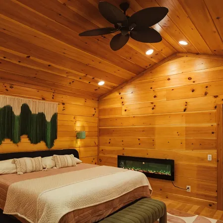 Peaceful Mountain Log Cabin Getaway with Hot Tub!