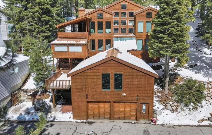 Spacious 4/5BR 4BA Tahoe Retreat w/ Hot Tub – Walk to Lake & Near Ski Resorts