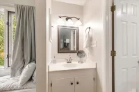 Wintergreen Ski Retreat, Cozy Condo Near Slopes & Devils Knob Golf