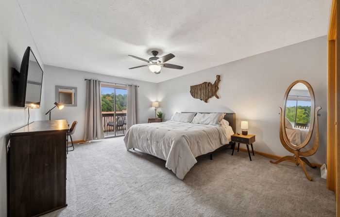 3 Bedroom Townhome next to Cheat Lake / Sunset Beach Marina!