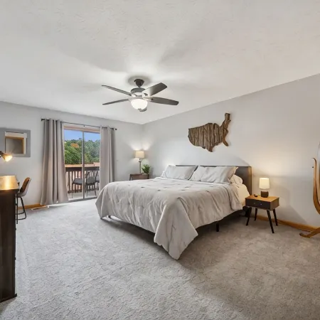 3 Bedroom Townhome next to Cheat Lake / Sunset Beach Marina!