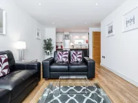 Roomspace Serviced Apartments - Abbot's Yard Hotele w: Guildford