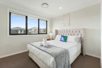 Austral Spacious large 5 br home with Central AC - Villaer