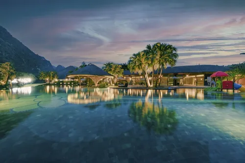 Serena Kim Boi Resort - Hoa Binh - parking