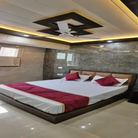 Hotel Goyal Palace Отели рядом с достопримечательностью «Железнодорожный вокзал Агра Кантонмент»