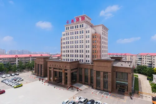 Petroleum Hotel - 4-Star