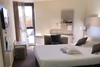 The Originals Boutique, Hôtel Montélimar - Parkplatz