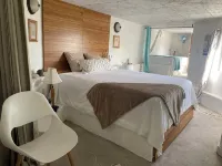 Unique mosaic eco-friendly open concept space sleeps 4 -WiFi, seawater pool, BBQ Hotels in 