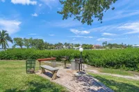 Siesta Key Beach Condo • 2BR, 3 bed, 2 1/2 bathroom, Duplex Condo • Heated Pool - 3-stjärniga