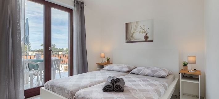 Beautiful spacious apartment (No. 4) with 2 bedrooms 300m to the beach Hotels in Općina Poreč