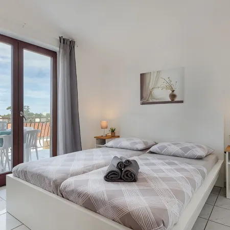 Beautiful spacious apartment (No. 4) with 2 bedrooms 300m to the beach