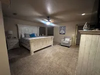 Spacious 5-bedroom house with WiFi, New Pool and Hot Tub, tons of parking