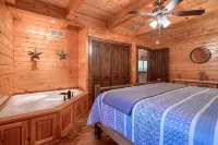Hannah's Hideaway cabin at Trickle Creek - Hot Tub