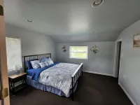 Fishermen and large groups will love this spacious building! Plenty of parking!