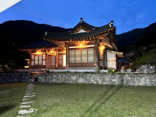 Wanju Hanok Pension Hyurim - parking