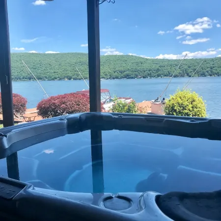 The Best Lake House!! World Cup Visitors Welcome!