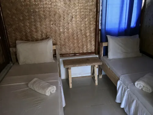 Tabibi's  BedSpace Rental - Gästhus