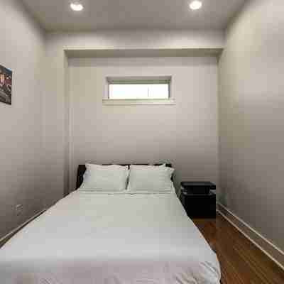 Spacious Downtown Retreat with Rooftop Terrace! Rooms