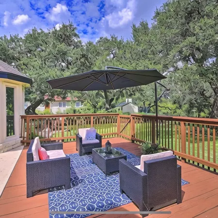 Charming 3-bedroom house with AC, WiFi. Walk to down town historic Boerne Tx