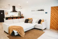 Beautiful, modern, cottage with hot tub and more - 4-Star