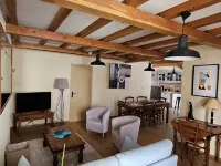 Les Cols du Ventoux - "Col de la Madeleine" apartment in the heart of the village of Bédoin. Hotels in Bedoin